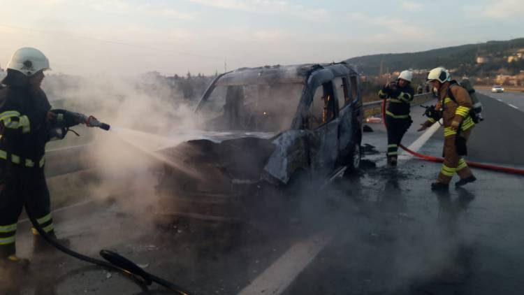 HBB İTFAİYESİNDEN ANINDA MÜDAHALE ARAÇ YANGINI KISA SÜREDE SÖNDÜRÜLDÜ