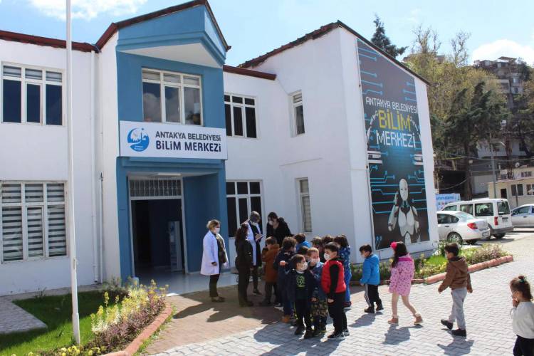 ANTAKYA BELEDİYESİ BİLİM MERKEZİ DERSLERE BAŞLIYOR 