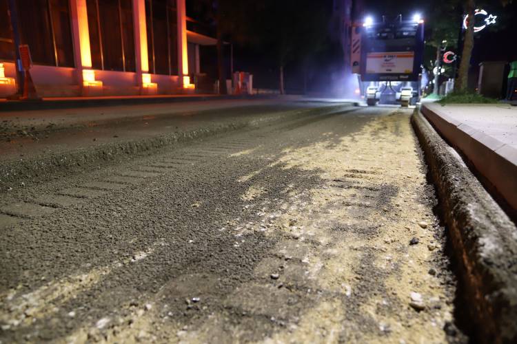 İNÖNÜ CADDESİ’NDE BETON ASFALT SERİM HAZIRLIKLARI