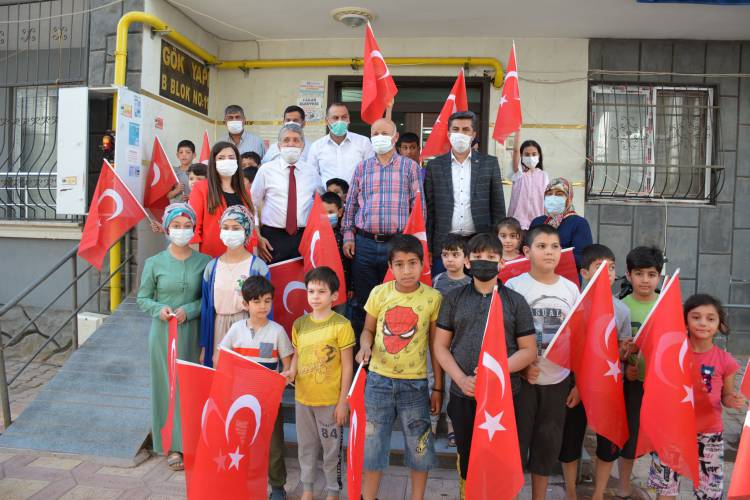 BAŞKAN YAVUZ 23 NİSAN BAYRAMINI ÇOCUKLARLA BİRLİKTE KUTLADI