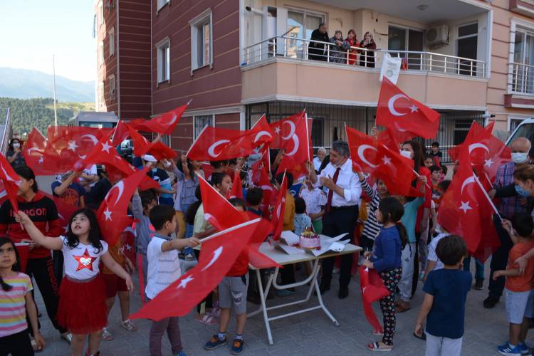 BAŞKAN YAVUZ 23 NİSAN BAYRAMINI ÇOCUKLARLA BİRLİKTE KUTLADI