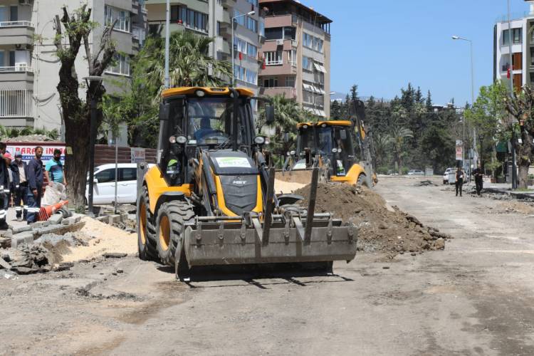 SAVAŞ: HER ŞEY HATAY HALKI İÇİN HBB BAŞKANI SAVAŞ ANTAKYA’DAKİ ÇALIŞMALARI YERİNDE İNCELEDİ HBB ALTYAPISI TAMAMLANAN BÖLGELERİ ASFALTLIYOR
