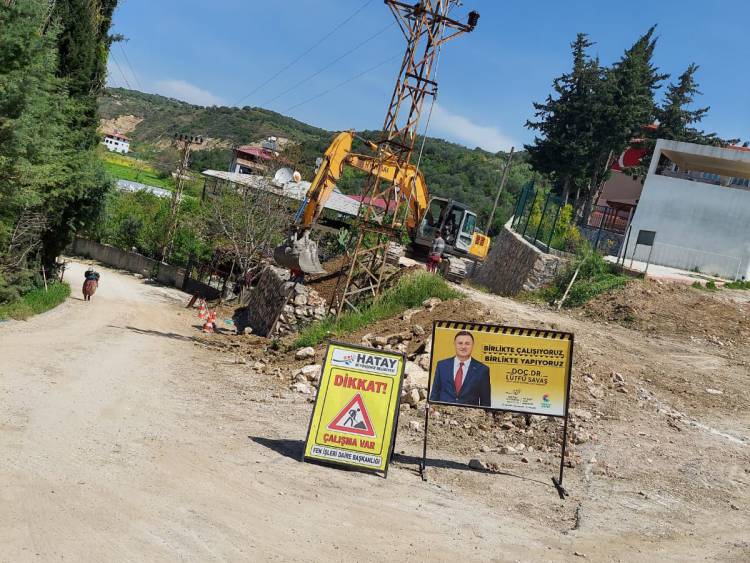 TEHLİKE ARZ EDEN BÖLGELERDE TAŞ DUVAR ÇALIŞMALARI DEVAM EDİYOR