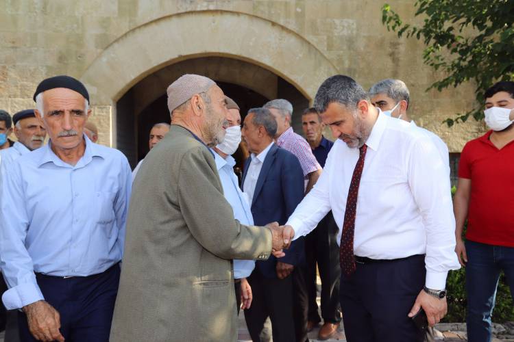 PAYAS BELEDİYE BAŞKAN'I BEKİR ALTAN HUSUMETLİ AİLELERİ BARIŞTIRDI