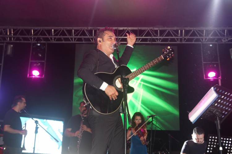 İSKENDERUN’DA FESTİVAL ÇOŞKUSU DEVAM EDİYOR -İSKENDERUN’DA FERHAT GÖÇER VE MUSTAFA CECELİ FETTAH CAN RÜZGÂRI ESTİ