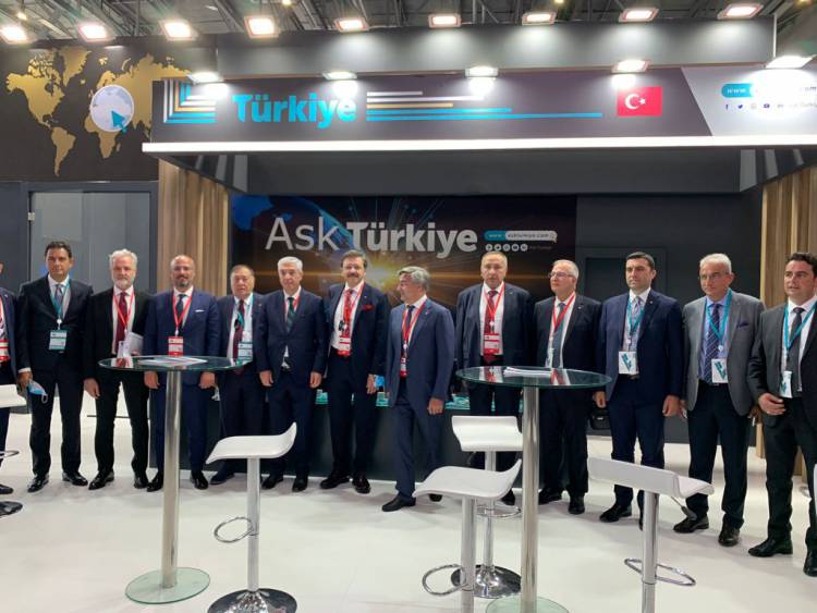 İTSO Başkanı Yılmaz, TOBB Heyeti ile birlikte Kazan Zirvesi 2021 kapsamında  Tataristan Cumhurbaşkanı Rüstem Minnihanov ile bir araya geldi.​