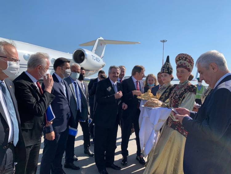 İTSO Başkanı Yılmaz, TOBB Heyeti ile birlikte Kazan Zirvesi 2021 kapsamında  Tataristan Cumhurbaşkanı Rüstem Minnihanov ile bir araya geldi.​