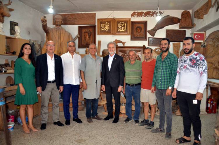 İTSO’dan Yılın Ahisi Seçilen Behzat Böke Ustaya Plaket Ahşap Mobilya Ustası Behzat Böke, Ağacı Kilim Gibi dokuyor