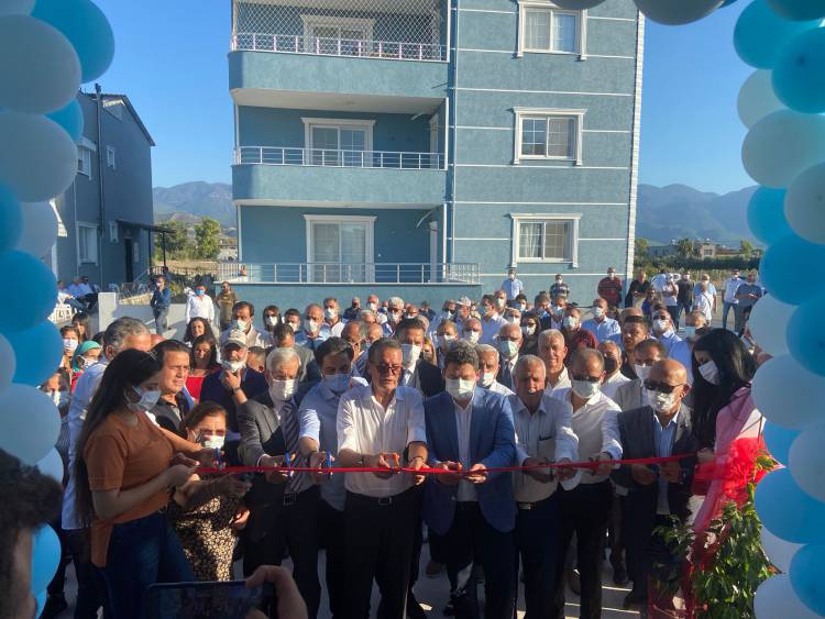 Arsuz’da Taziye ve Kültür Evi Törenle Açıldı Arsuz Gökmeydan Meryem Ferhat Taziye ve Kültür evi yoğun katılımla  açıldı.