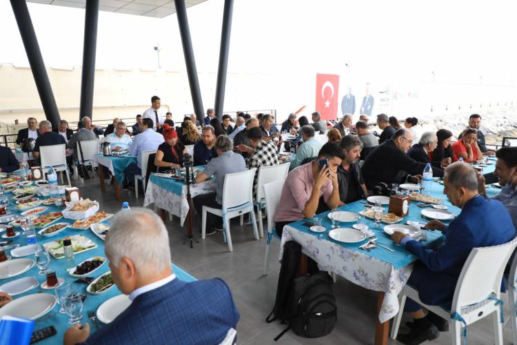 HBB BAŞKANI SAVAŞ: BAHARIN GELİŞİNİ EXPO İLE KARŞILAYACAĞIZ COVID-19 YENİ DALGALARI YAŞANIYOR. EXPO'YU 1 NİSAN'DA  BAŞLATIYORUZ 1 NIİSAN TARİHİNİ EXPO YÖNETİMİ İLE BİRLİKTE ALDIK. KARAR HATAY'IN  LEHİNE   EXPO İÇİN BAHAR MÜJDESİ