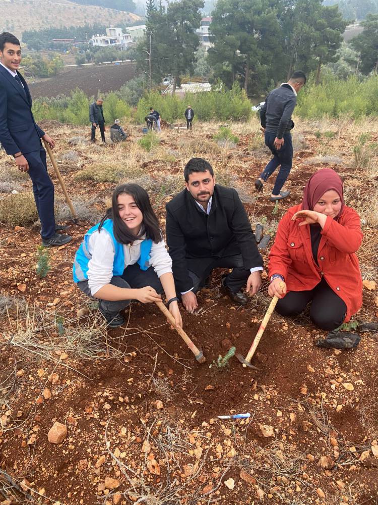 Antakya Ülkü Ocakları Başbuğ Alparslan Türkeş Anısına 104 Fidan Dikti HER GENÇ BİR FİDAN, HER FİDAN BİR CAN!