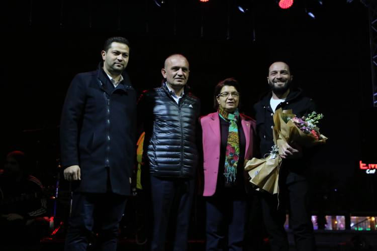 EXPO YENİ YIL FESTİVALİNDE BERKAY RÜZGÂRI EXPO YENİ YIL FESTİVALİ MUHTEŞEM BİR KONSERLE BAŞLADI