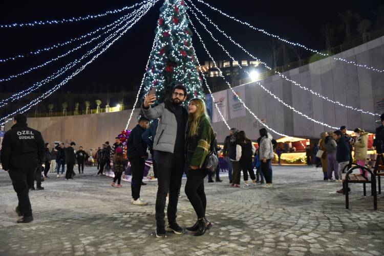 EXPO’NUN GECESİ AYRI GÜNDÜZÜ AYRI GÜZEL GECE IŞIL IŞIL GÜNDÜZ CIVIL CIVIL