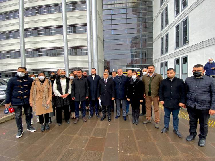 Sedef Kabaş tarafından bir televizyon kanalında AK Parti Genel Başkanımız Cumhurbaşkanımız Sayın Recep Tayyip Erdoğan'a yönelik çirkin, anti demokratik ve faşizan sözler sebebiyle AK Parti Teşkilatları olarak tüm Türkiye’de 81 ilde eş zamanlı Sedef Kabaş, Engin Özkoç ve Aykut Erdoğdu ile ilgili İl Başkanımız Adem Yeşildal suç duyurusunda bulunarak basın açıklamasında bulundu.