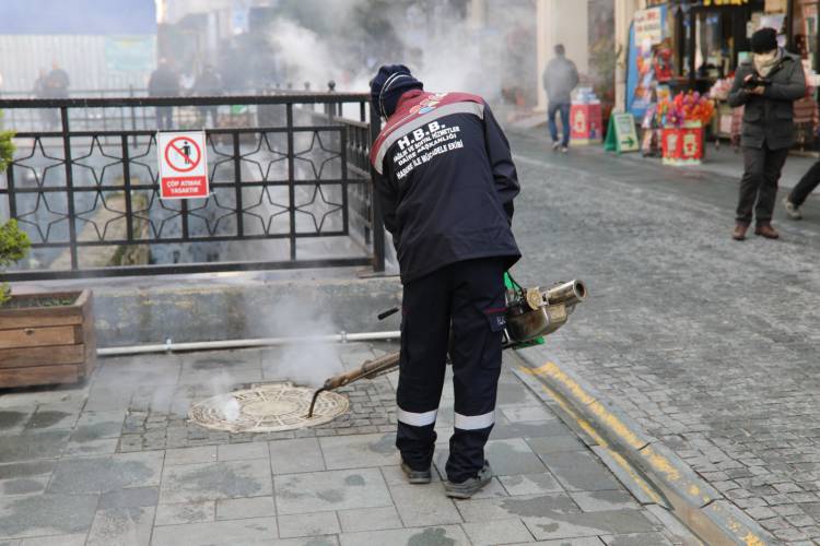 HBB EKİPLERİ VATANDAŞLARIN SAĞLIĞI İÇİN İŞİ SIKI TUTUYOR HAŞERE İLE MÜCAELE 365 GÜN SÜRÜYOR