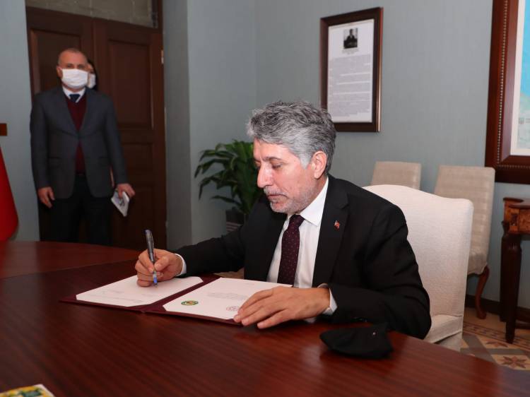 YAVUZ; “KIRIKHAN BİLİM SANAT VE KÜLTÜR MERKEZİ İÇİN MİLLETVEKİLİMİZ HÜSEYİN  YAYMAN VEVALİMİZ RAHMİ DOĞAN’A TEŞEKKÜRLER”