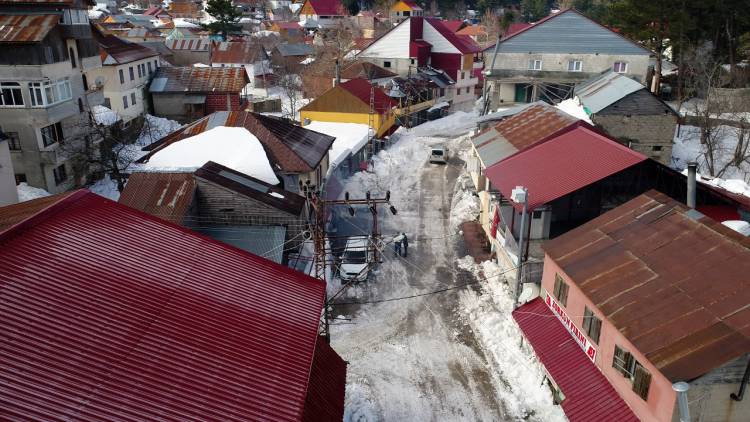 OSMANİYE BELEDİYESİ ZORKUN MERKEZ VE YAYLALARDA KAR YAĞIŞINDAN KAPANAN ANA ARTER  VE ARA YOLLARI AÇIYOR.