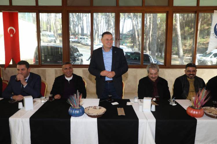 BAŞKAN SAVAŞ’TAN ÇİFTÇİYE GÜBRE DESTEĞİ  SAVAŞ: KALİTELİ GÜBRELERİ ÇİFTÇİMİZE UCUZA ULAŞTIRACAĞIZ  SAVAŞ: HATAY’IN HER NOKTASINDA ALTYAPI ÇALIŞMALARIMIZ DEVAM EDİYOR  LÜTFÜ SAVAŞ: YERELDEN KALKINMAYA ÖNEM VERİYORUZ