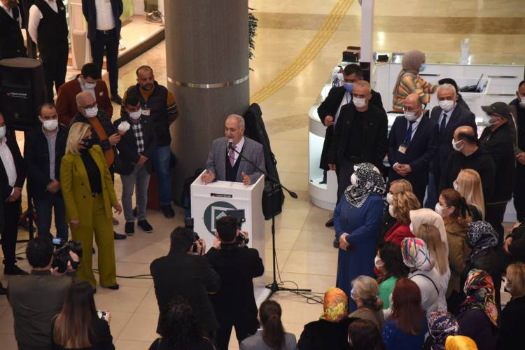 DÜNYA KADINLAR GÜNÜ SERGİSİ AÇILDI