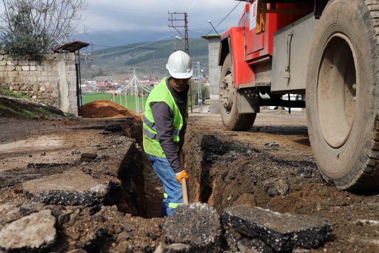 KIRIKHAN’DA ŞEBEKE YENİLEME ÇALIŞMALARI TÜM HIZ DEVAM