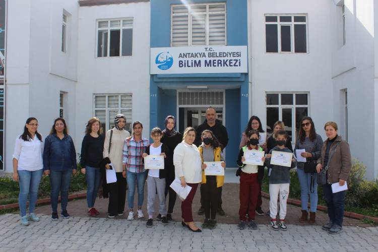 BİLİM MERKEZİ’NDE BİR MEZUNİYET HEYECANI DAHA YAŞANDI 