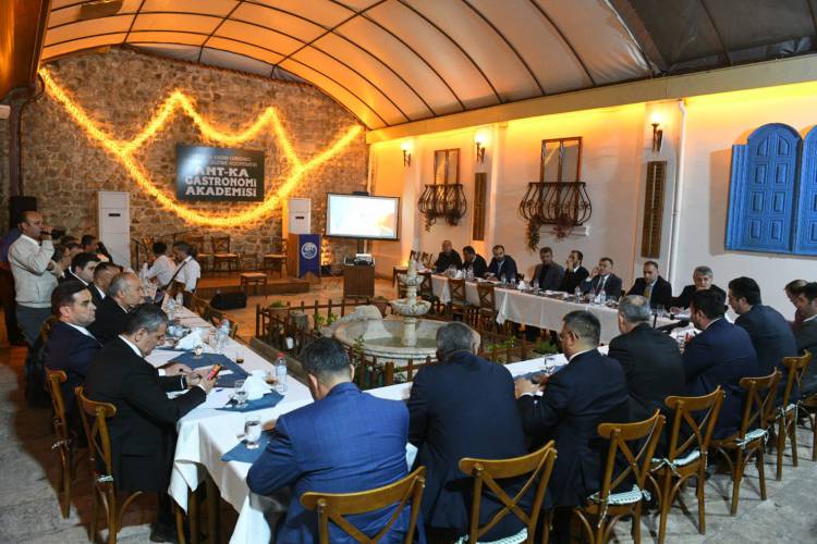 Antakya Belediye Başkanı İzzettin Yılmaz’ın Ev Sahipliğinde;   İLLER BANKASI HEYETİ, BELEDİYE BAŞKANLARI İLE    İFTAR PROGRAMINDA BULUŞTU 