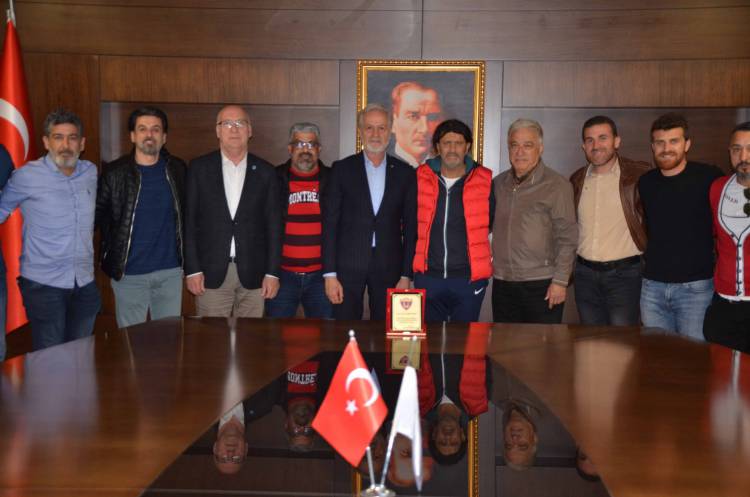 İskenderun Veteranlar Spor Kulübü Yönetiminden İTSO Başkanı Yılmaz’a Plaket