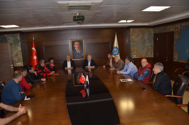 İskenderun Veteranlar Spor Kulübü Yönetiminden İTSO Başkanı Yılmaz’a Plaket