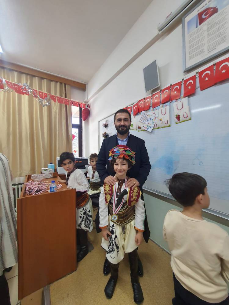 İSTANBUL TUZLA DA  BARBAROS  İLKOKULUNDA 23 NİSAN ETKİNLİGİ COŞKU İLE KUTLANDI