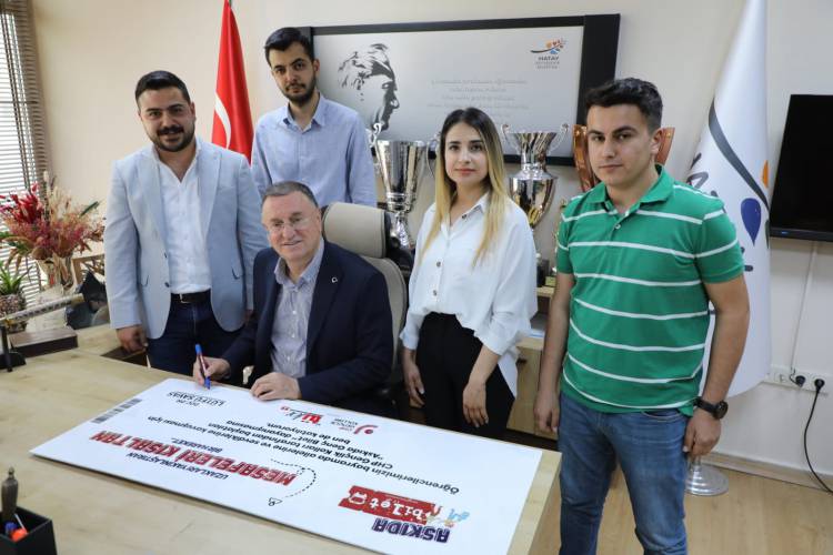 HBB BAŞKANI SAVAŞ’TAN GENÇLERE ANLAMLI DESTEK  LÜTFÜ SAVAŞ ASKIDA GENÇ BİLET İÇİN BEN DE VARIM DEDİ