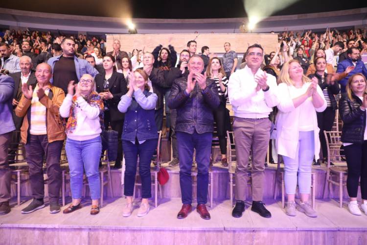 BAYRAMIN COŞKUSU EXPO ALANLARINDA YAŞANIYOR DERYA ULUĞ’DAN MUHTEŞEM KONSER
