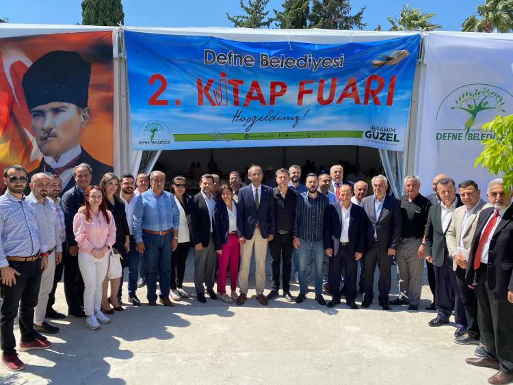 DEFNE BELEDİYESİ 2. KİTAP FUARI AÇILDI BAŞKAN GÜZEL: DEFNE HALKINI BİLGİ KAYNAKLARIYLA, KİTAPLARLA  BULUŞTURMAYA DEVAM EDECEĞİZ