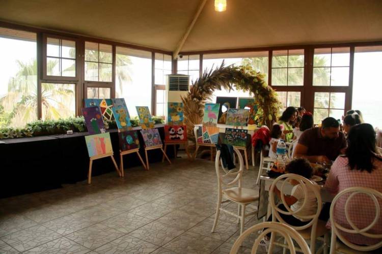 İskenderunda  resim Ögretmeni Gülcan Doğruel rehberliğinde  kurulan Atölye kafası resim  ve sanat  atölyesi , çocuklarının  1 yıllık  emeklerini ve eserlerini kalabalık  bir kahvaltı  organizasyonuyla sergiledi. 