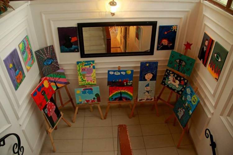 İskenderunda  resim Ögretmeni Gülcan Doğruel rehberliğinde  kurulan Atölye kafası resim  ve sanat  atölyesi , çocuklarının  1 yıllık  emeklerini ve eserlerini kalabalık  bir kahvaltı  organizasyonuyla sergiledi. 