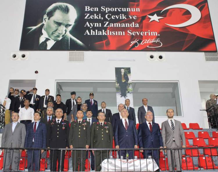 İSKENDERUNDA 19 MAYIS COŞKUSU