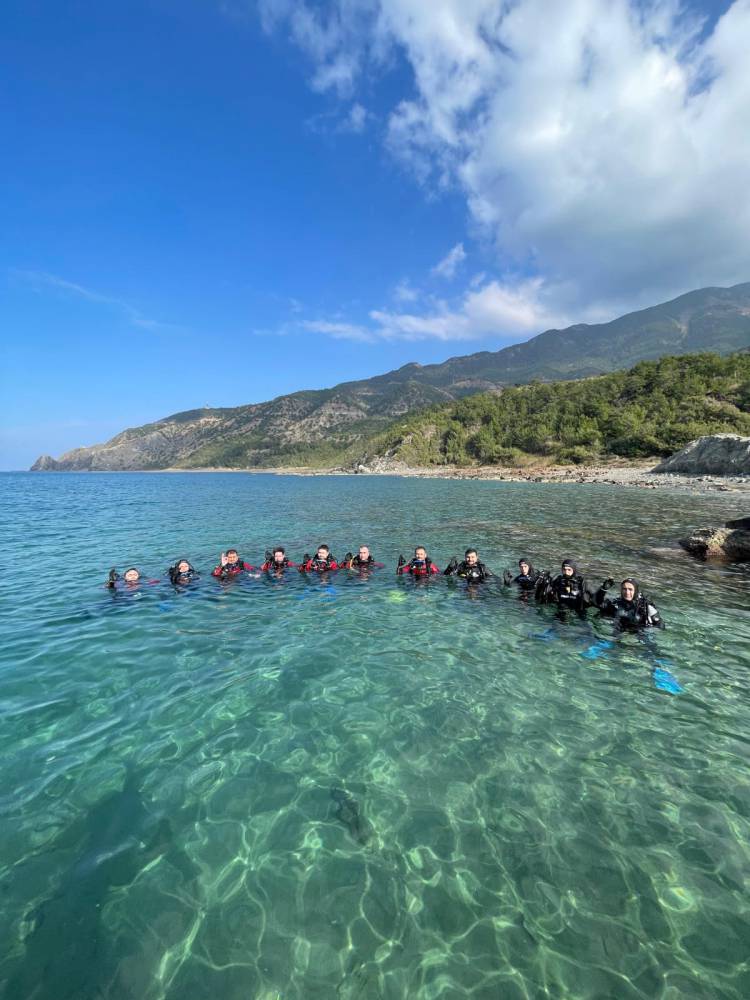 HBB İTFAİYESİNDEN ANMA ETKİNLİĞİ  SUALTINDA AMİRLERİNİ ANDILAR 